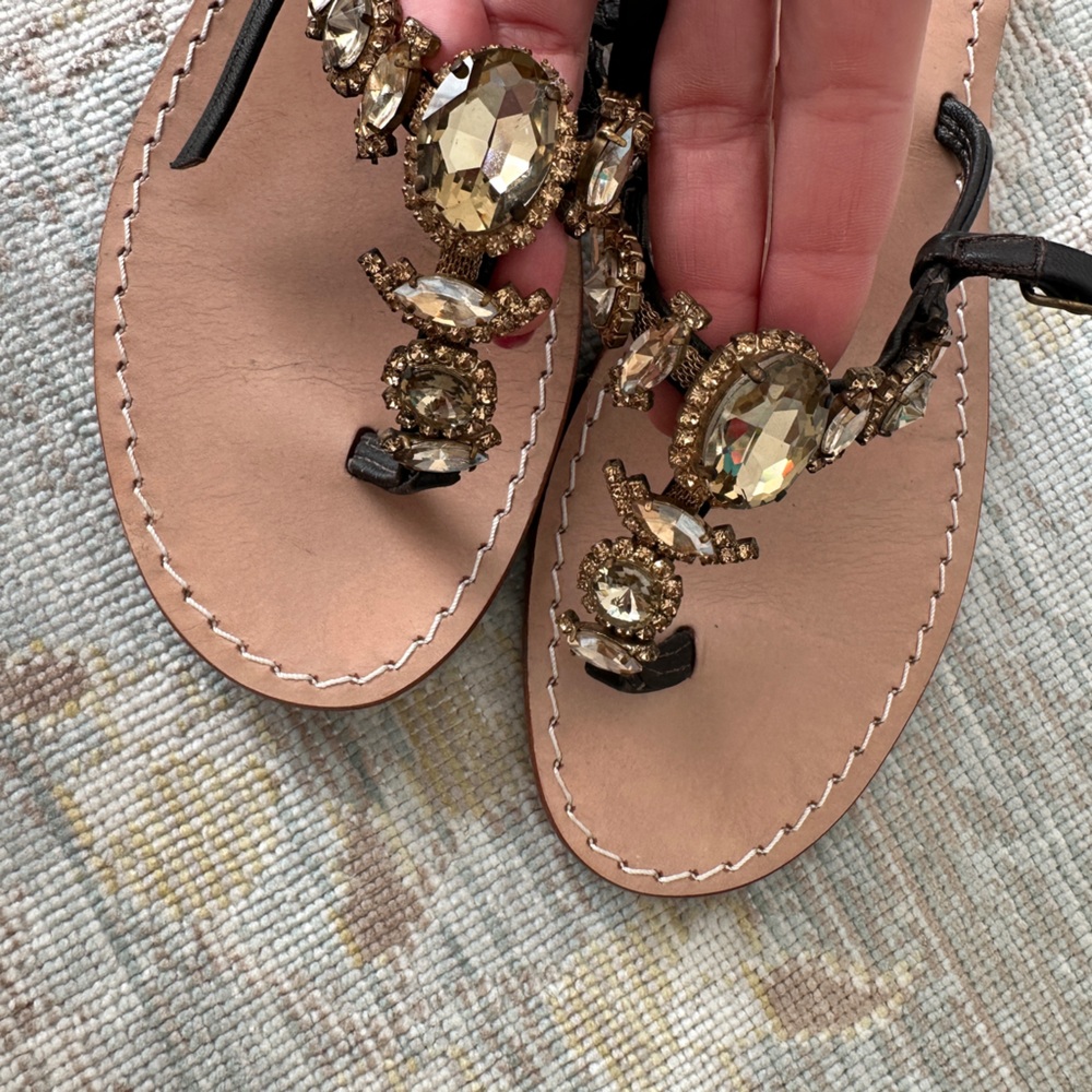 Arte Artigiana Sorrento 
Brown rhinestone sandals